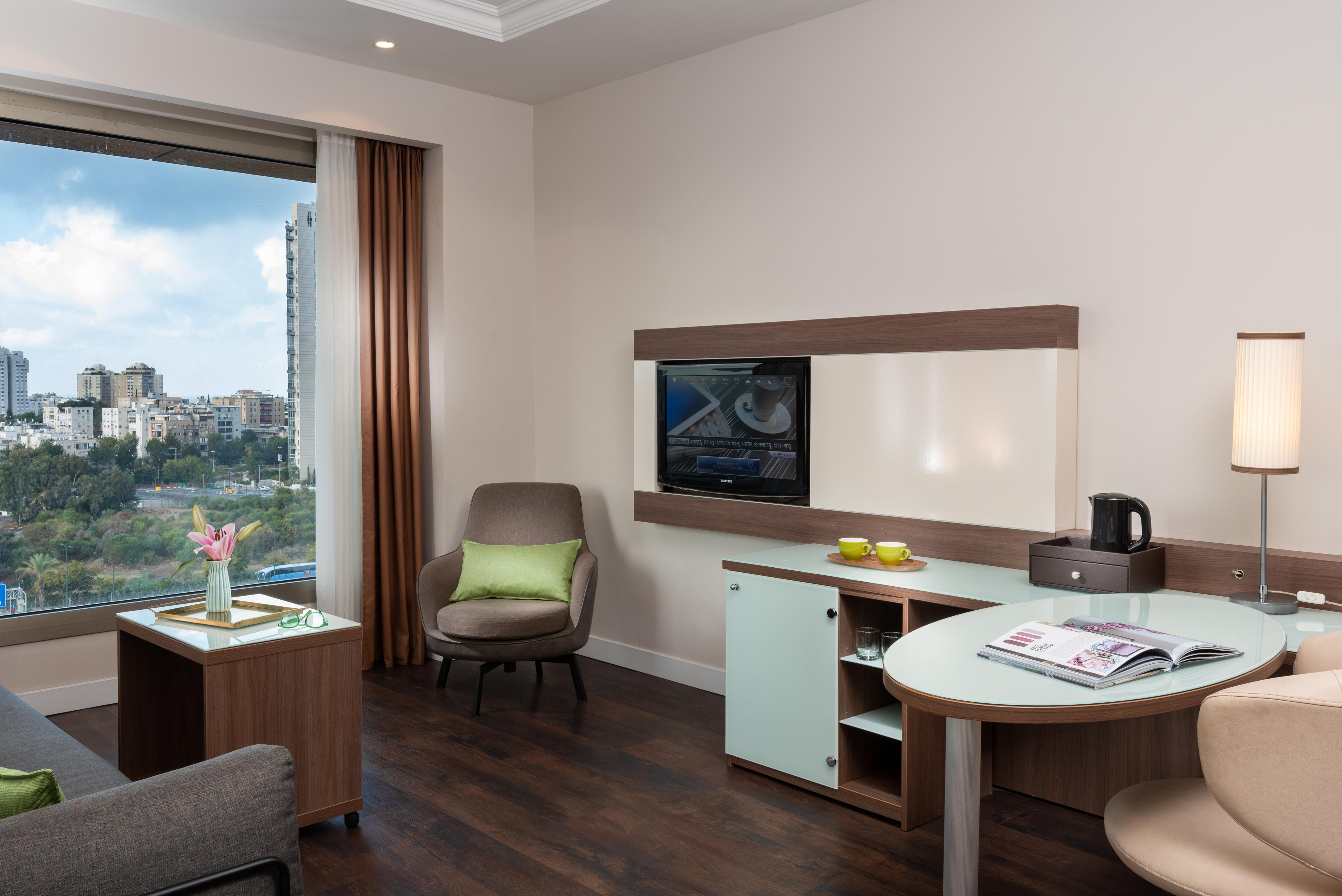 فندق ليوناردو سيتي تاور تل أبيب Giv'atayim المظهر الخارجي الصورة A room at the hotel
