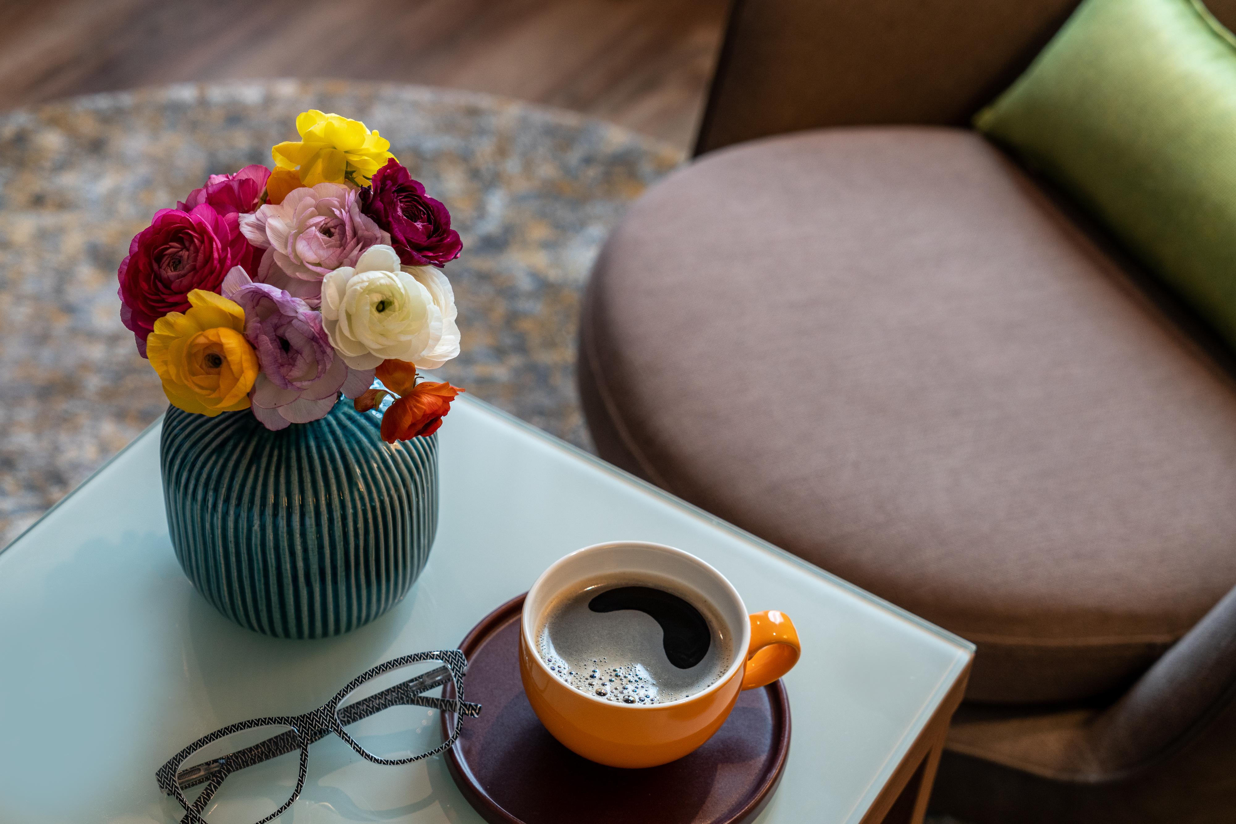 فندق ليوناردو سيتي تاور تل أبيب Giv'atayim المظهر الخارجي الصورة A cup of coffee