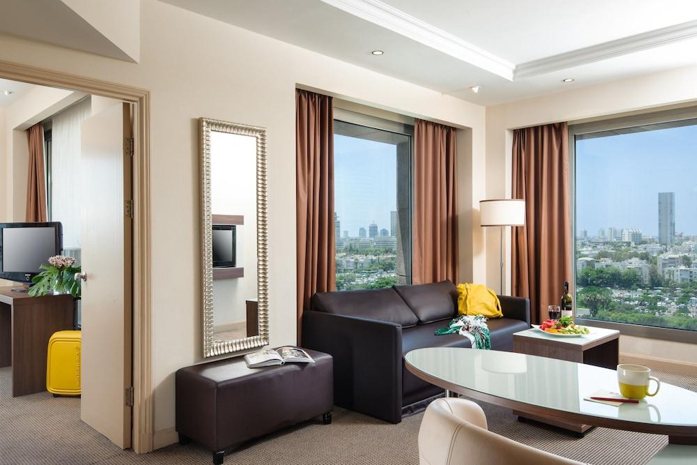 فندق ليوناردو سيتي تاور تل أبيب Giv'atayim المظهر الخارجي الصورة A suite at the Hilton Tel Aviv