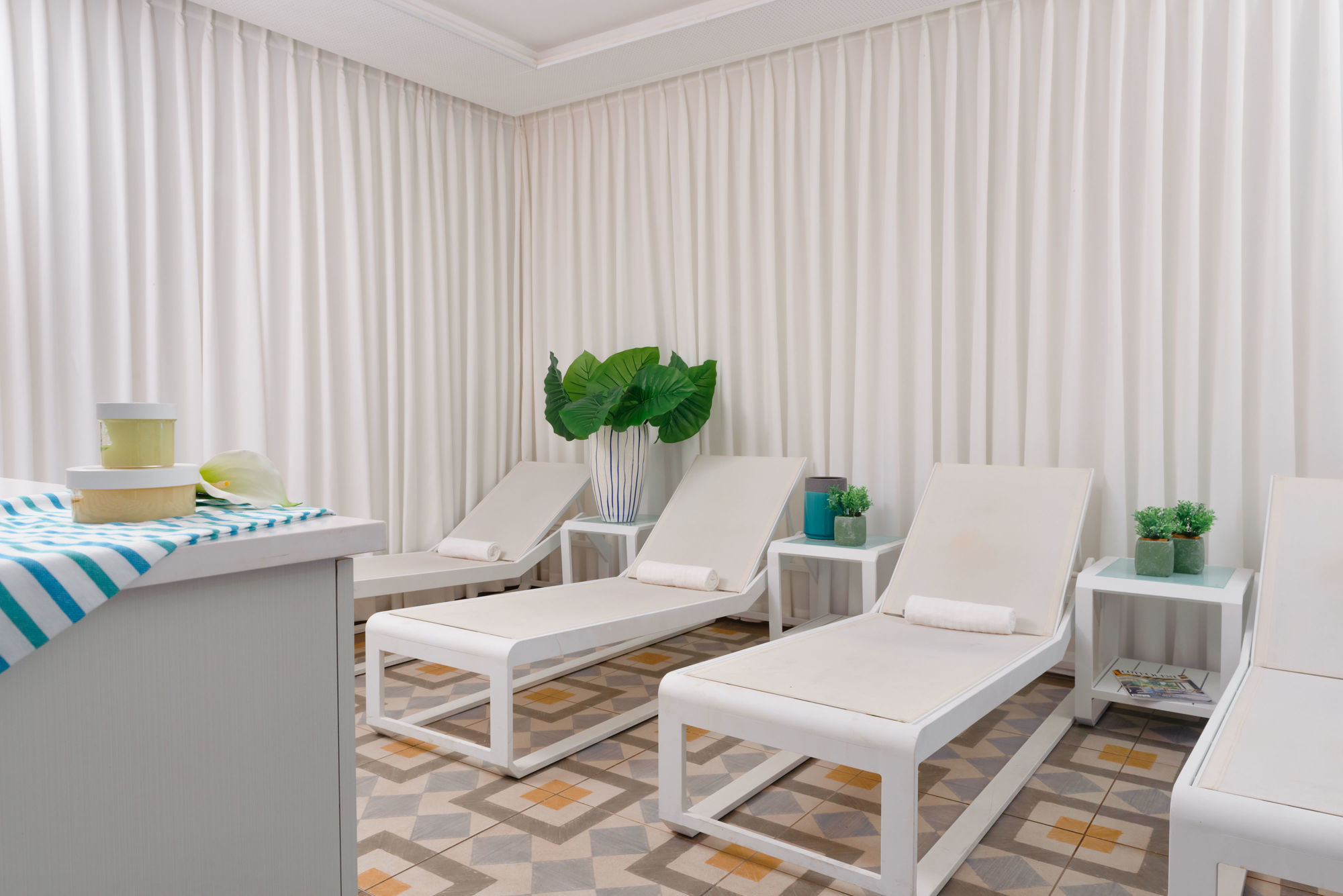 فندق ليوناردو سيتي تاور تل أبيب Giv'atayim المظهر الخارجي الصورة Spa at The Ivy Hotel