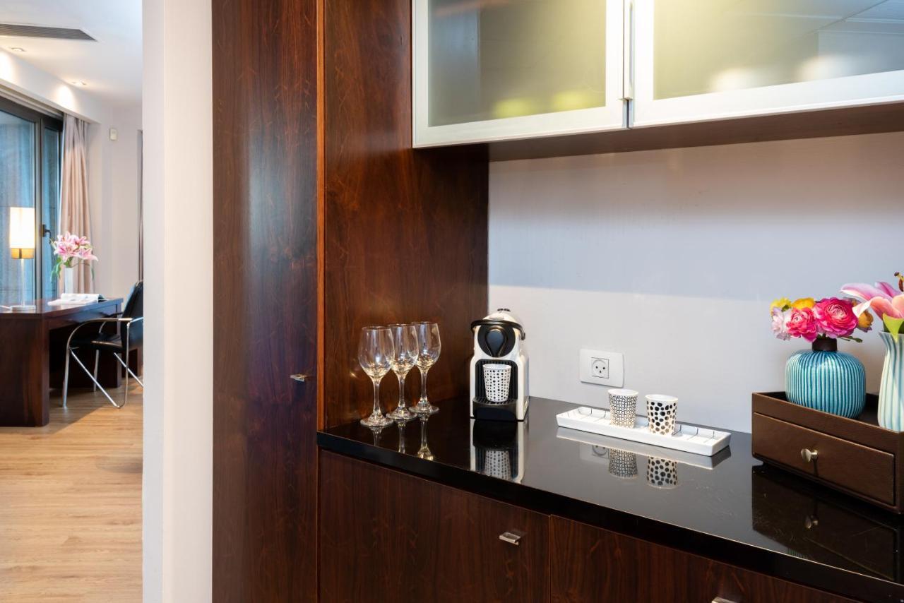 فندق ليوناردو سيتي تاور تل أبيب Giv'atayim المظهر الخارجي الصورة A Nespresso machine in a hotel